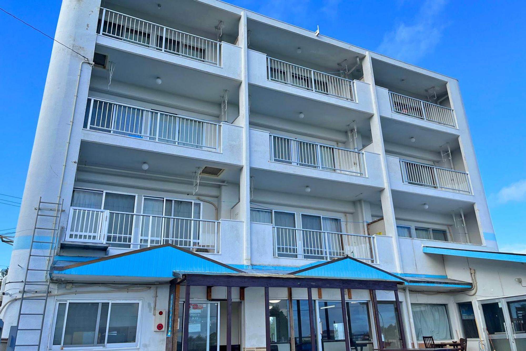 Crystal Inn Onna Exterior foto